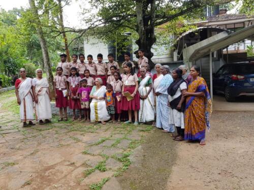 Thampalakkadu N S S U P School Students and teachers visit Pakalveedu