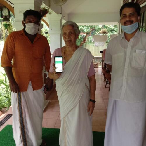 Thampalakkadu first ArogyaSethu App Manavodaya President is downloading